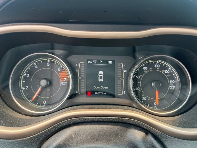 Used 2016 Jeep Cherokee Latitude w/ Cold Weather Group AWD/4WD image 19