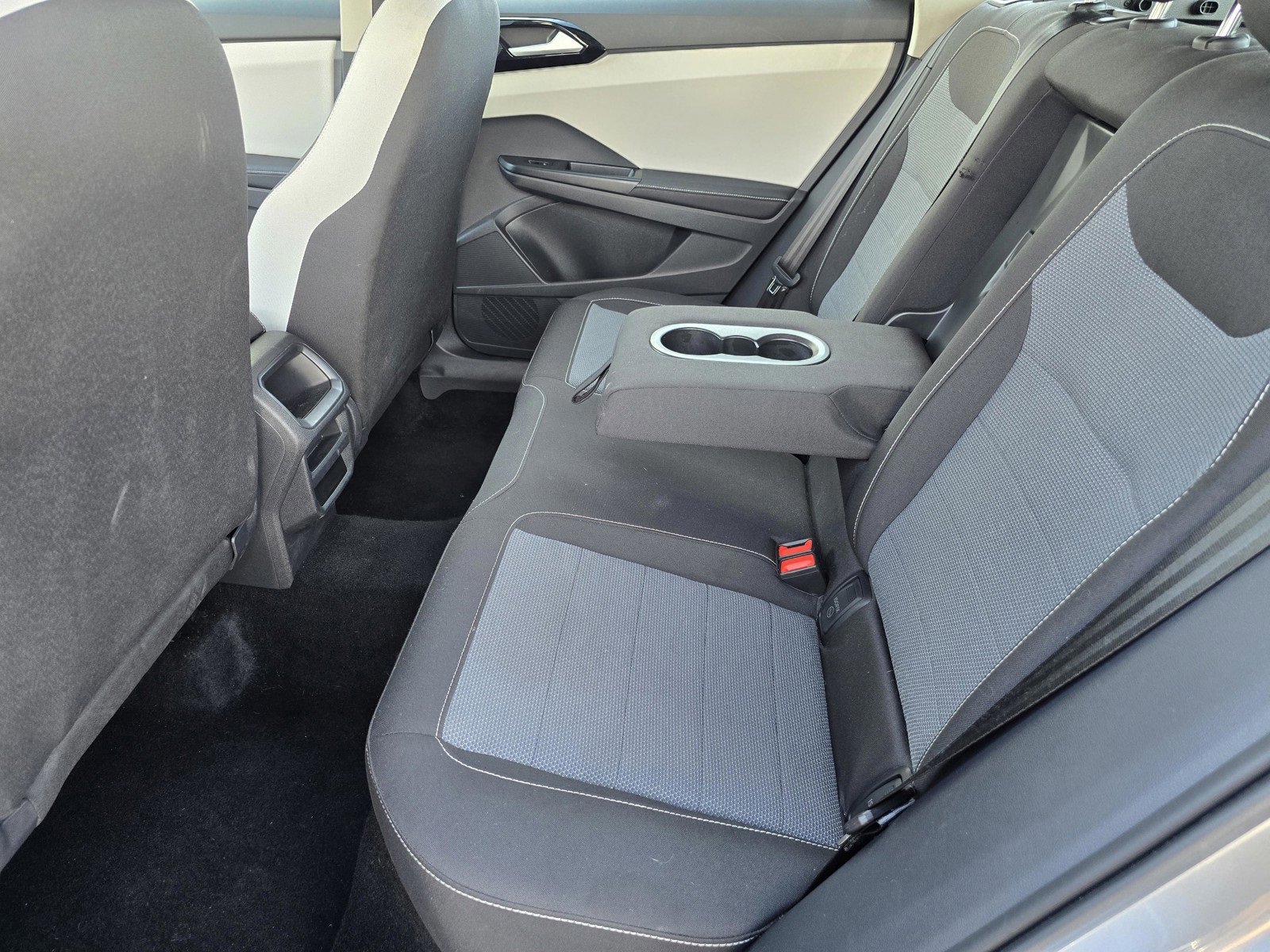 Used 2025 Volkswagen Taos S image 9