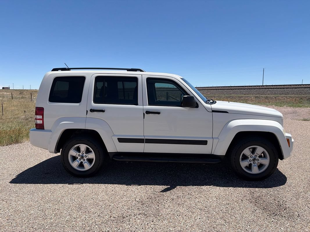Used 2009 Jeep Liberty Sport w/ Popular Equipment Group AWD/4WD image 6