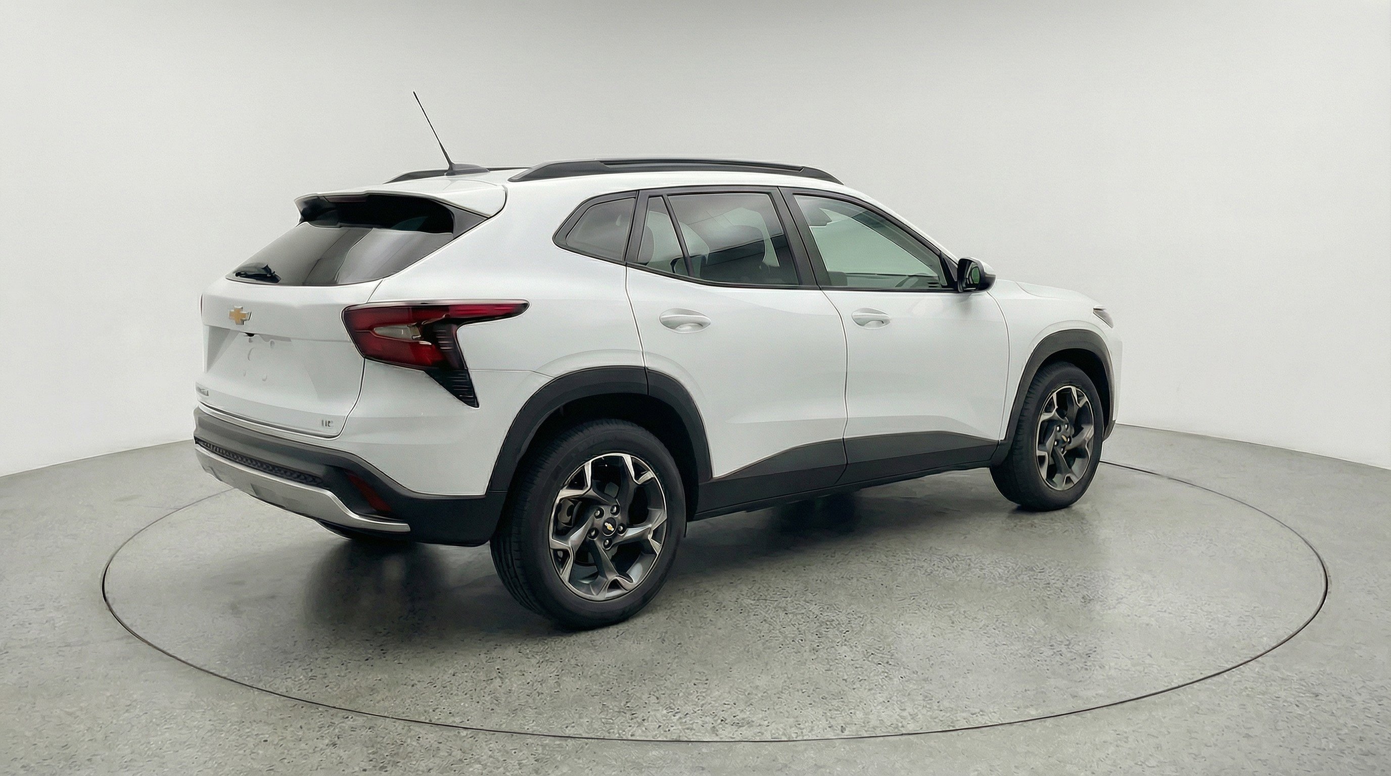 Used 2025 Chevrolet Trax LT w/ LT Convenience Package image 9