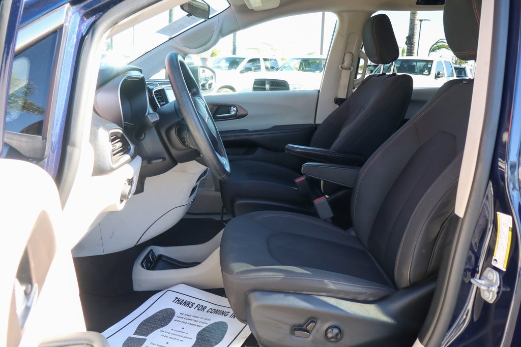 Used 2019 Chrysler Pacifica Touring image 15