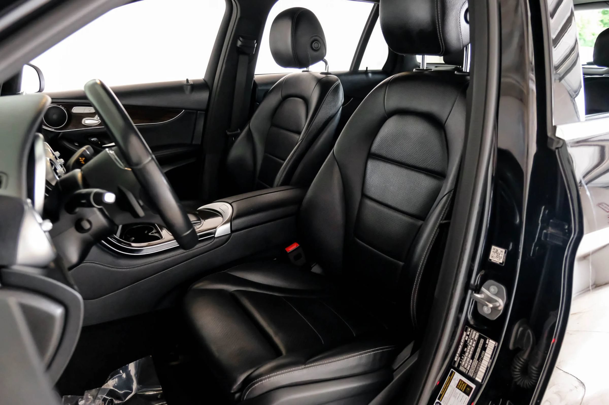 Used 2020 Mercedes-Benz GLC 300 4MATIC image 37