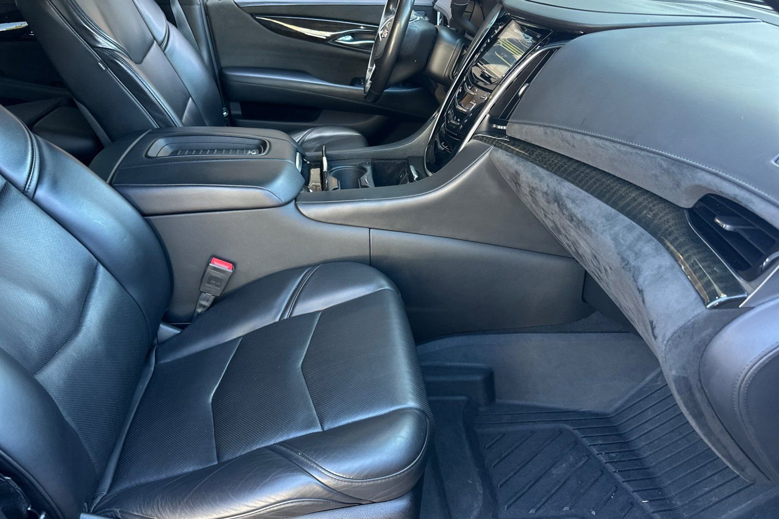 Used 2019 Cadillac Escalade ESV Platinum image 18