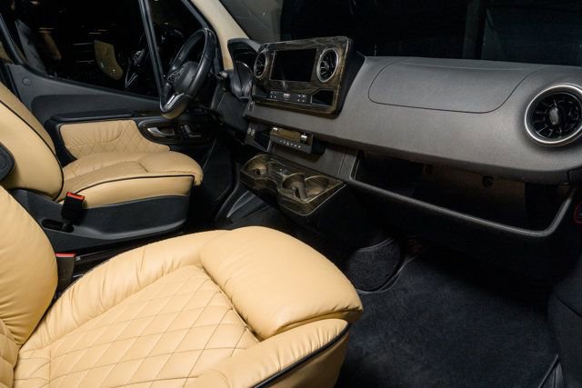 Used 2021 Mercedes-Benz Sprinter 3500 image 11