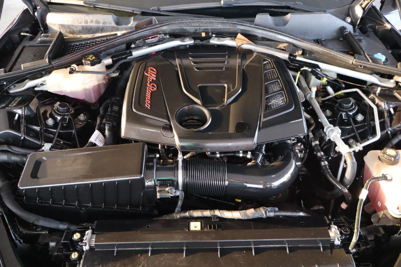 Used 2017 Alfa Romeo Giulia image 48