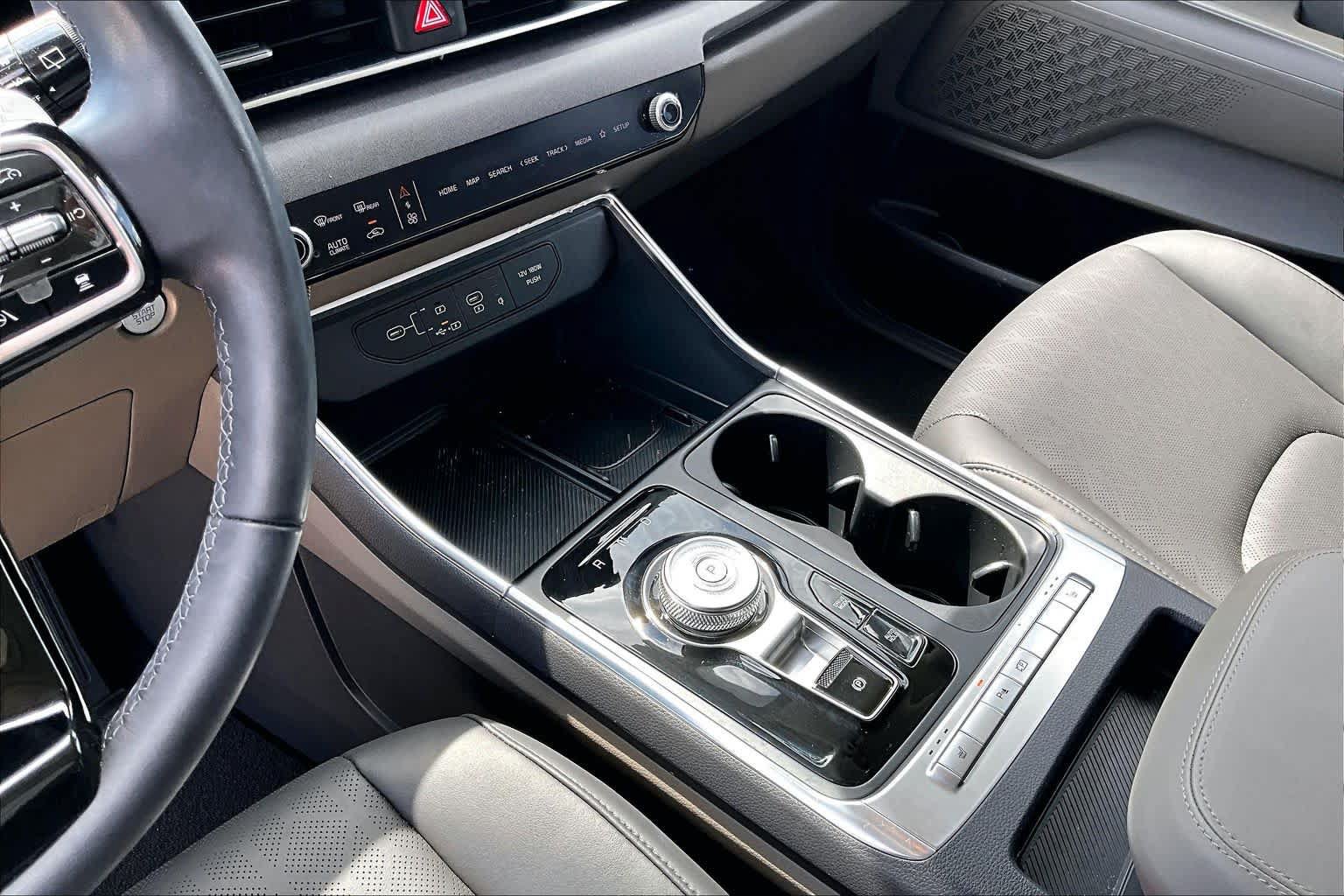 Used 2026 Kia Carnival EX FWD image 15
