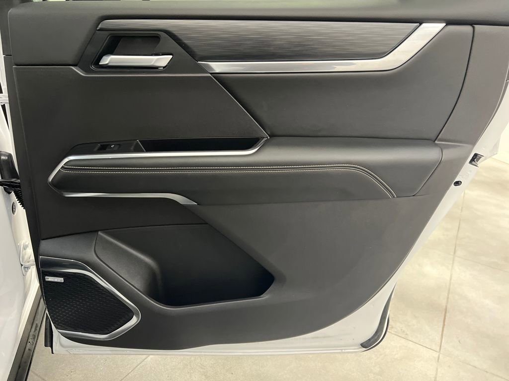 Used 2025 GMC Acadia Elevation image 23