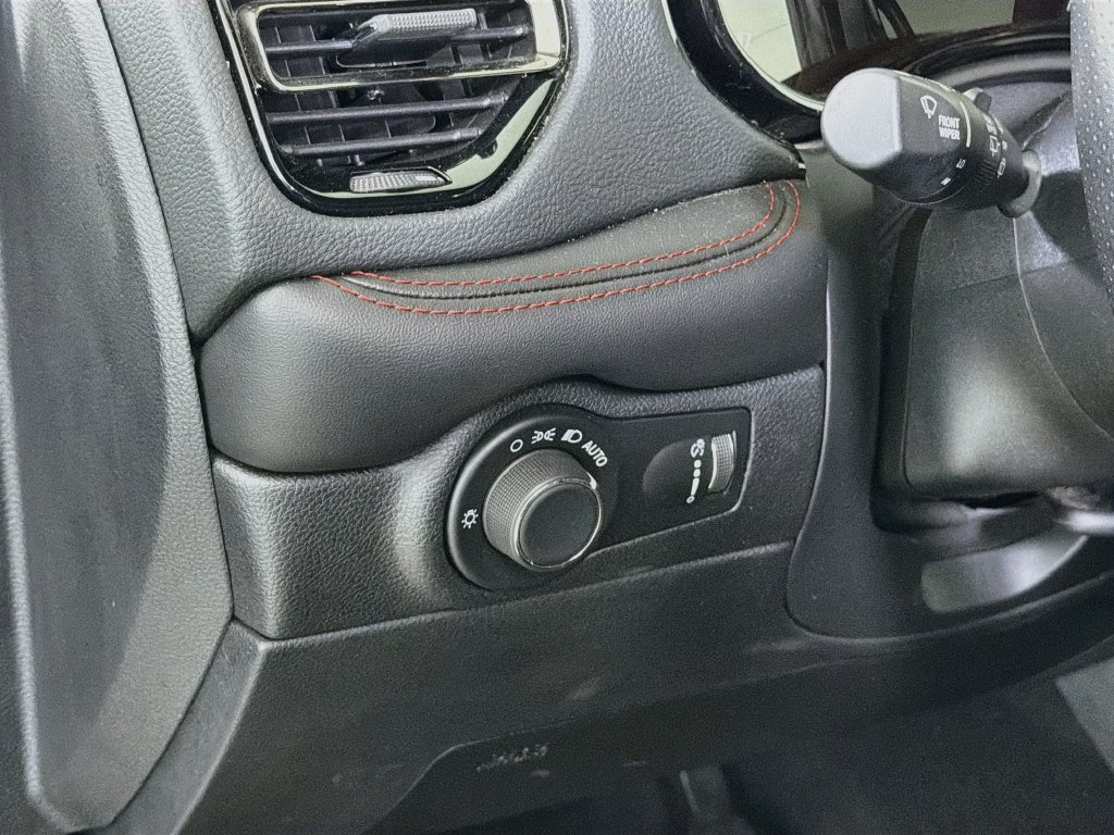 Used 2025 Dodge Durango GT RWD image 13