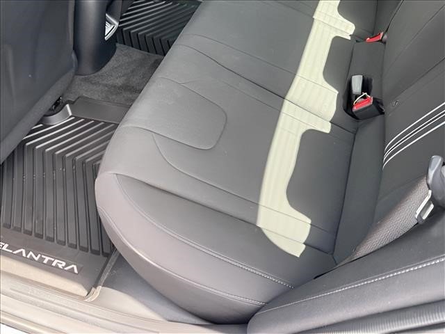 Certified 2025 Hyundai Elantra SEL FWD image 12