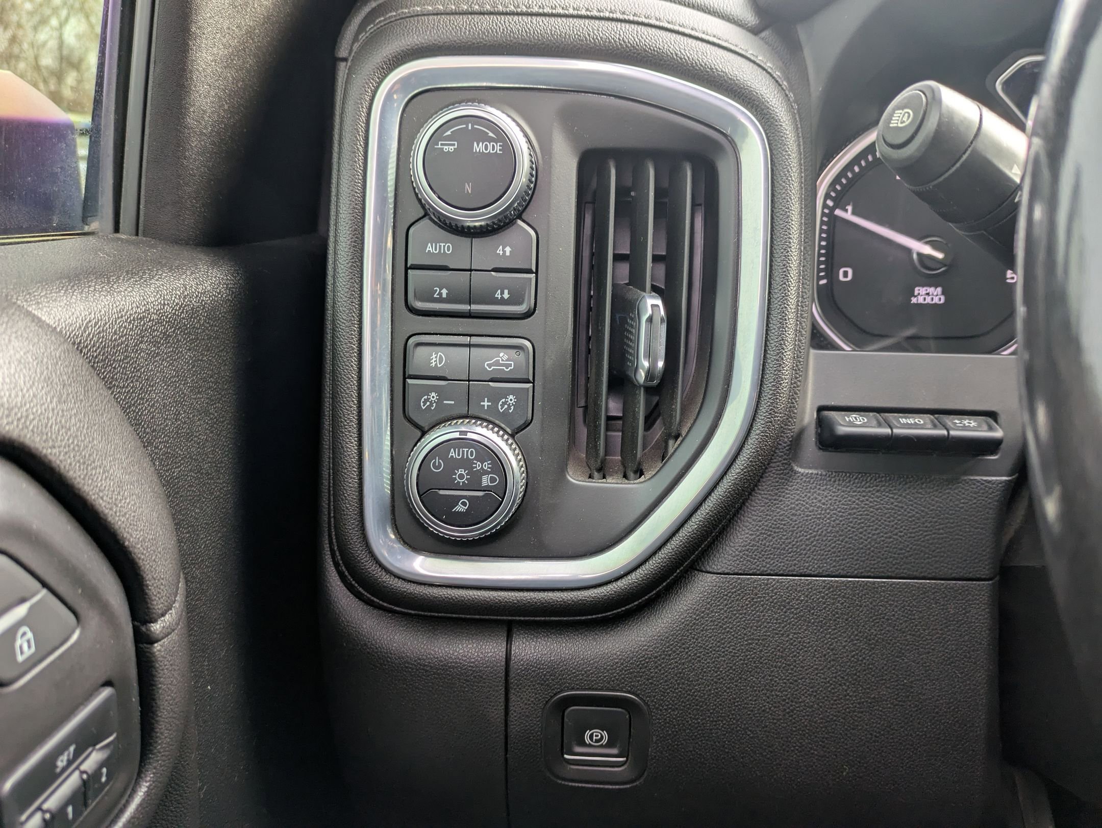 Used 2022 GMC Sierra 3500 Denali w/ Denali Black Diamond Edition image 22