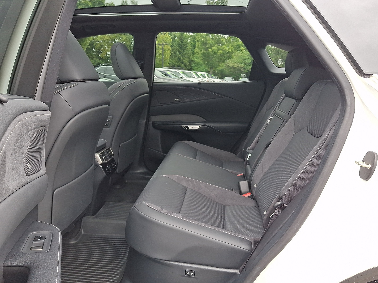 Certified 2025 Lexus RX 450h AWD w/ Convenience Package image 11