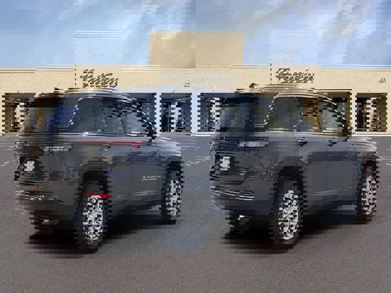 Used 2023 Jeep Grand Cherokee Limited AWD/4WD image 5