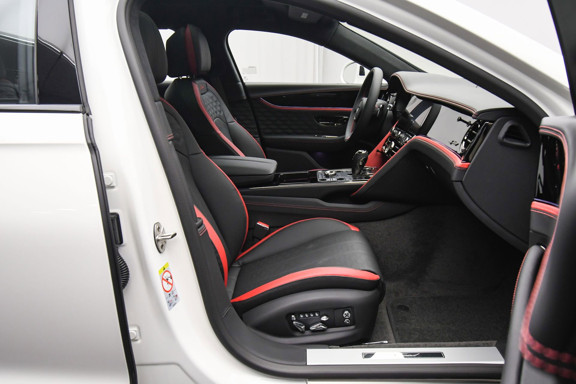 New 2025 Bentley Flying Spur Plug-In Hybrid image 45