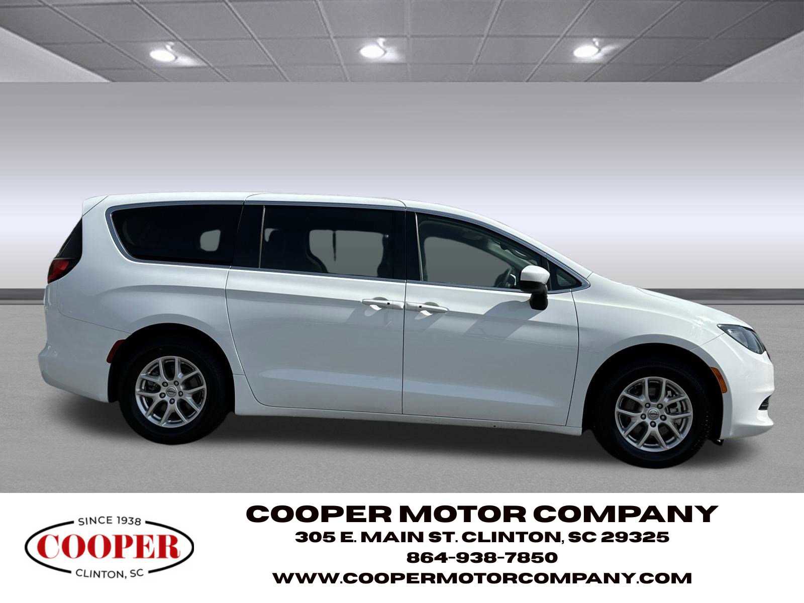 Used 2023 Chrysler Voyager LX image 8