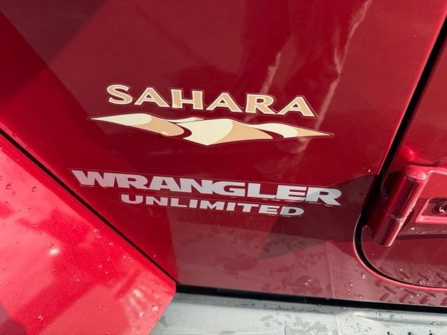 Used 2012 Jeep Wrangler Unlimited Sahara w/ Dual Top Group AWD/4WD image 10