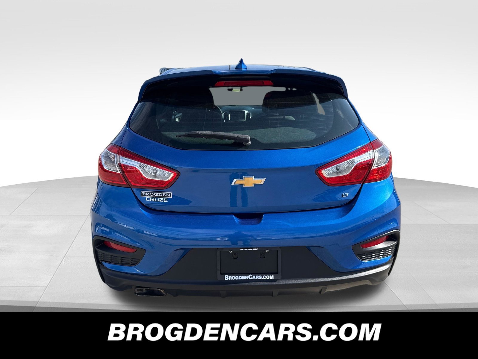 Used 2017 Chevrolet Cruze LT w/ Sun And Sound Package FWD image 9