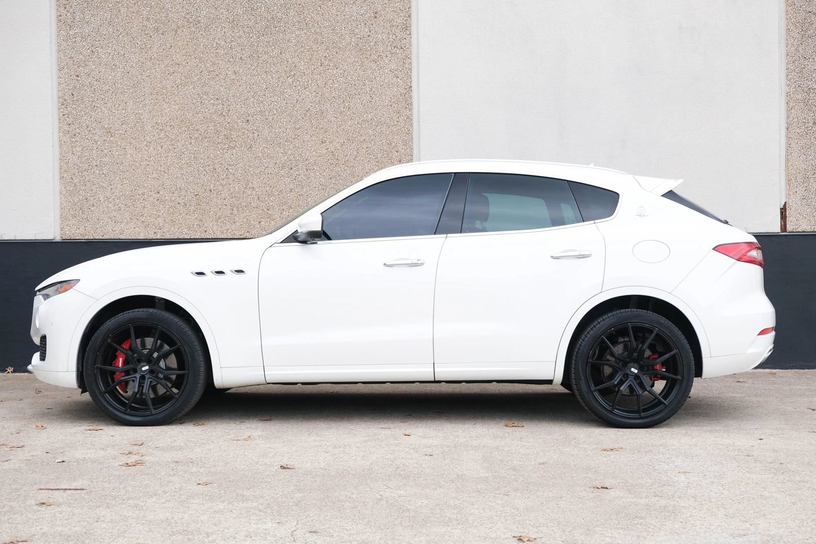 Used 2017 Maserati Levante S AWD/4WD image 6