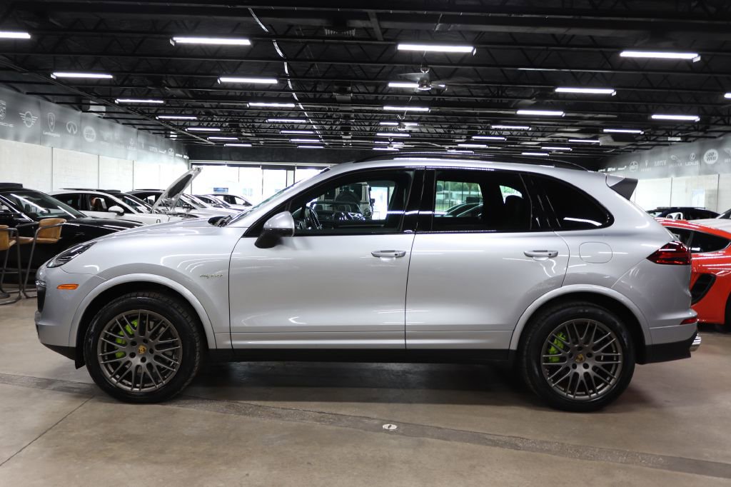 Used 2017 Porsche Cayenne S Platinum image 2