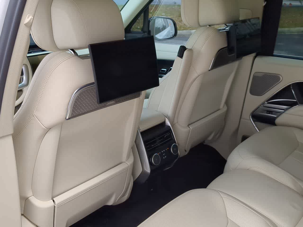 Used 2024 Land Rover Range Rover Autobiography AWD/4WD image 18