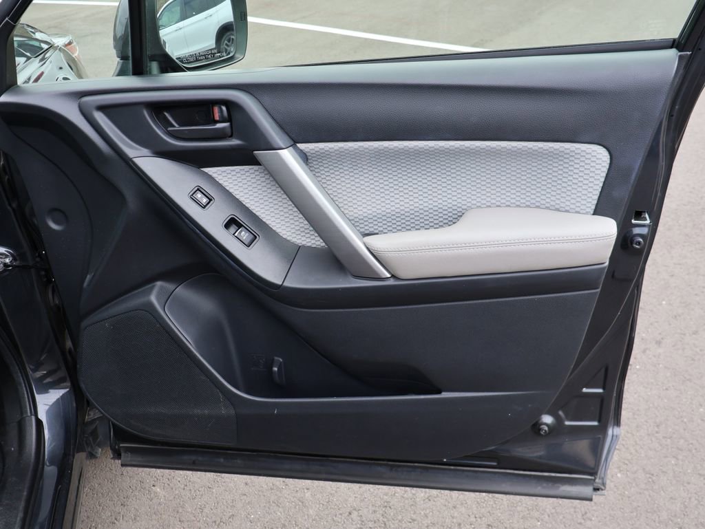 Used 2018 Subaru Forester 2.5i Premium w/ All-Weather Package image 11