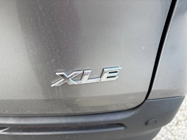 Used 2026 Toyota Sienna XLE FWD image 5