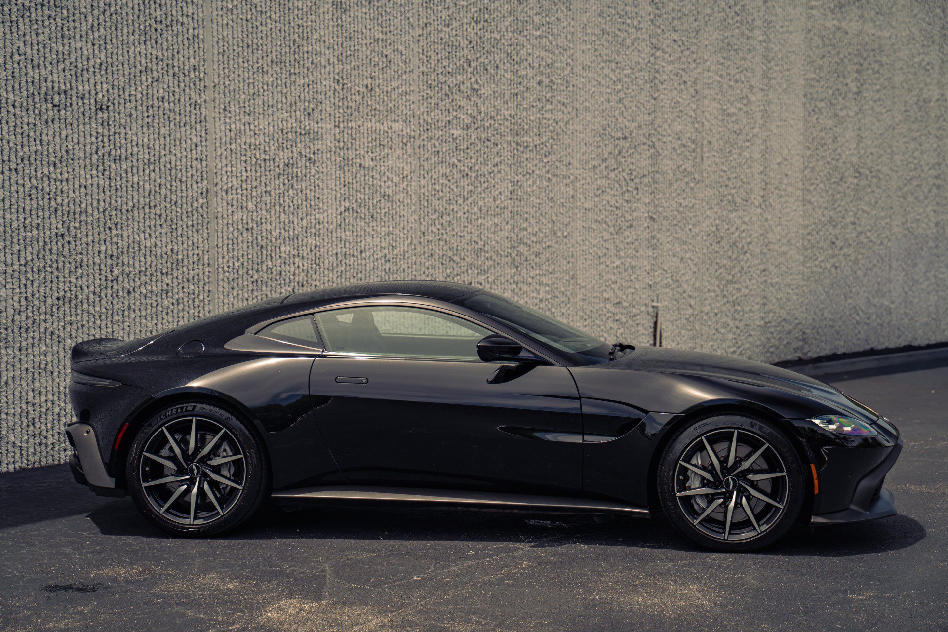 Used 2020 Aston Martin V8 Vantage Coupe RWD image 7