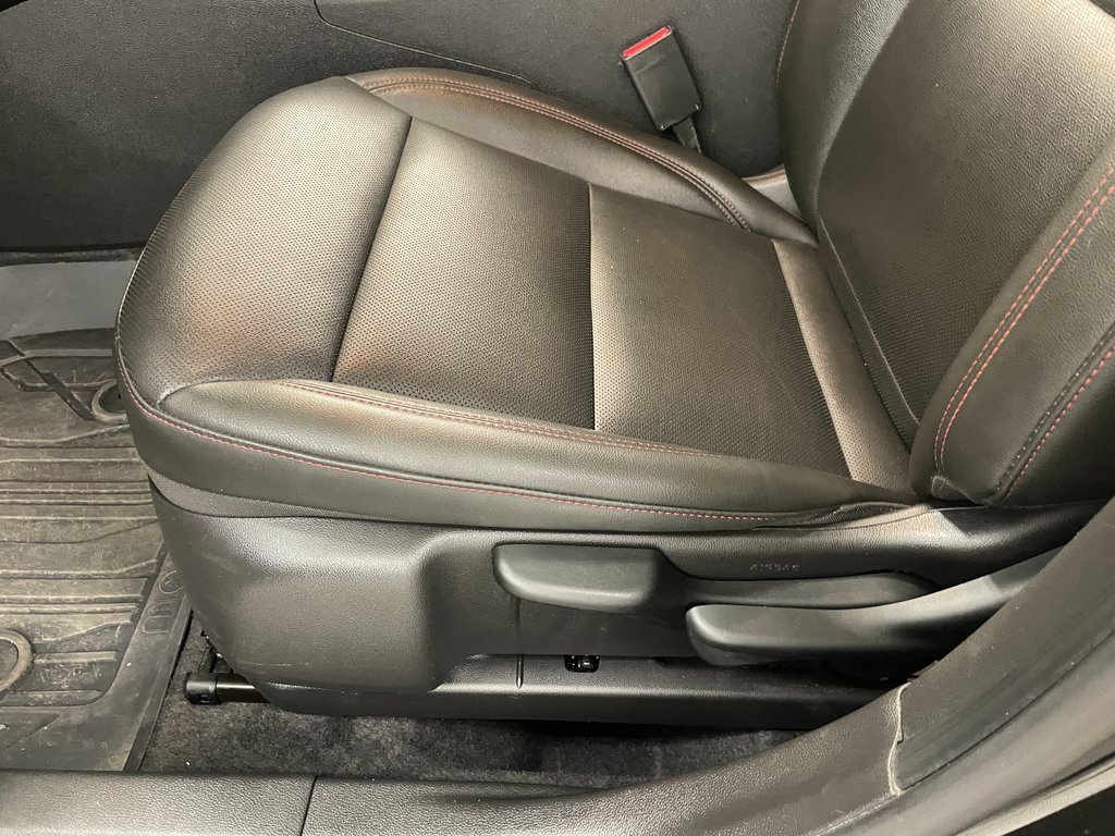 Certified 2025 Chevrolet Trax RS w/ Driver Confidence Package image 24