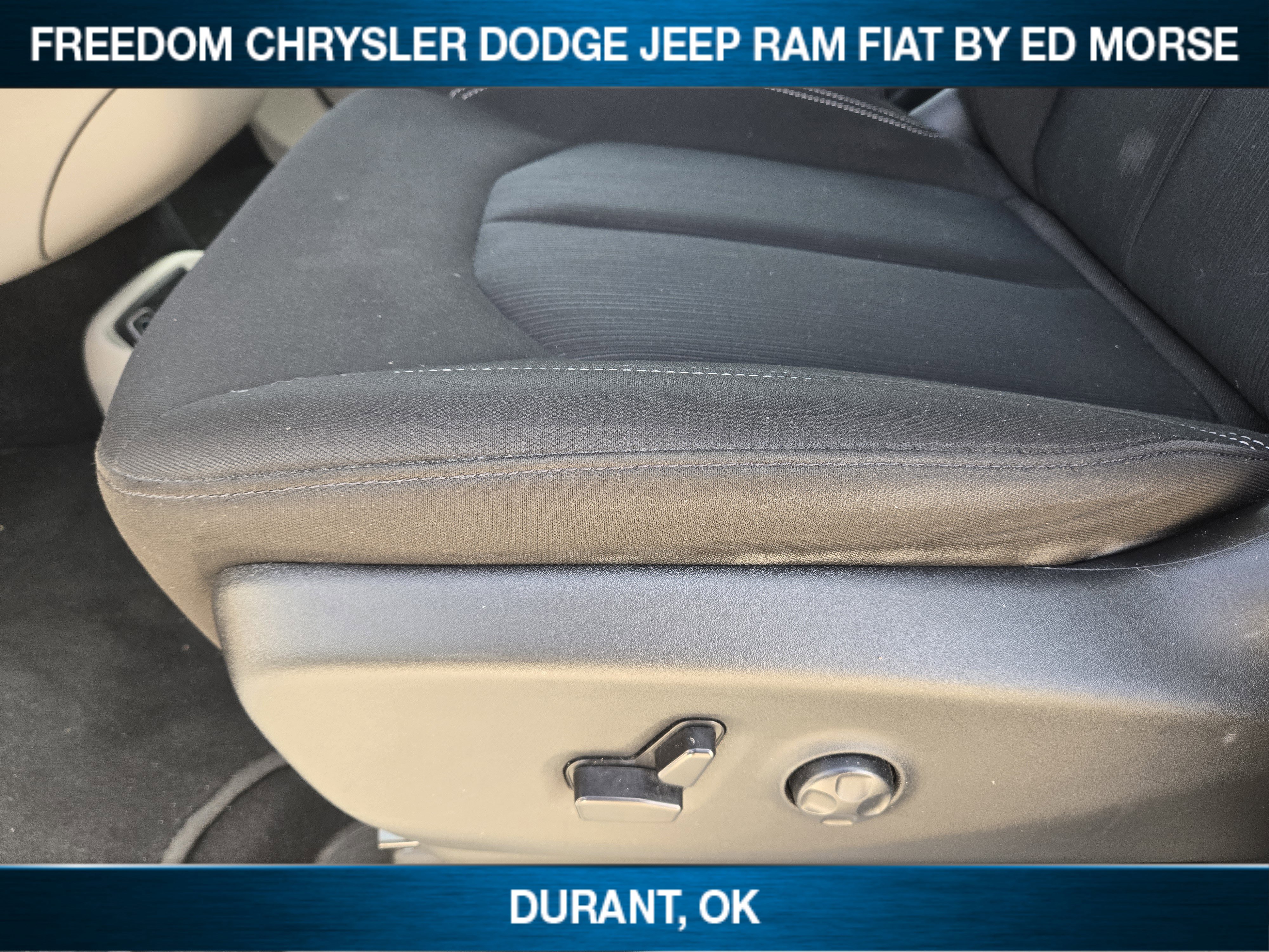 Used 2023 Chrysler Voyager LX image 19