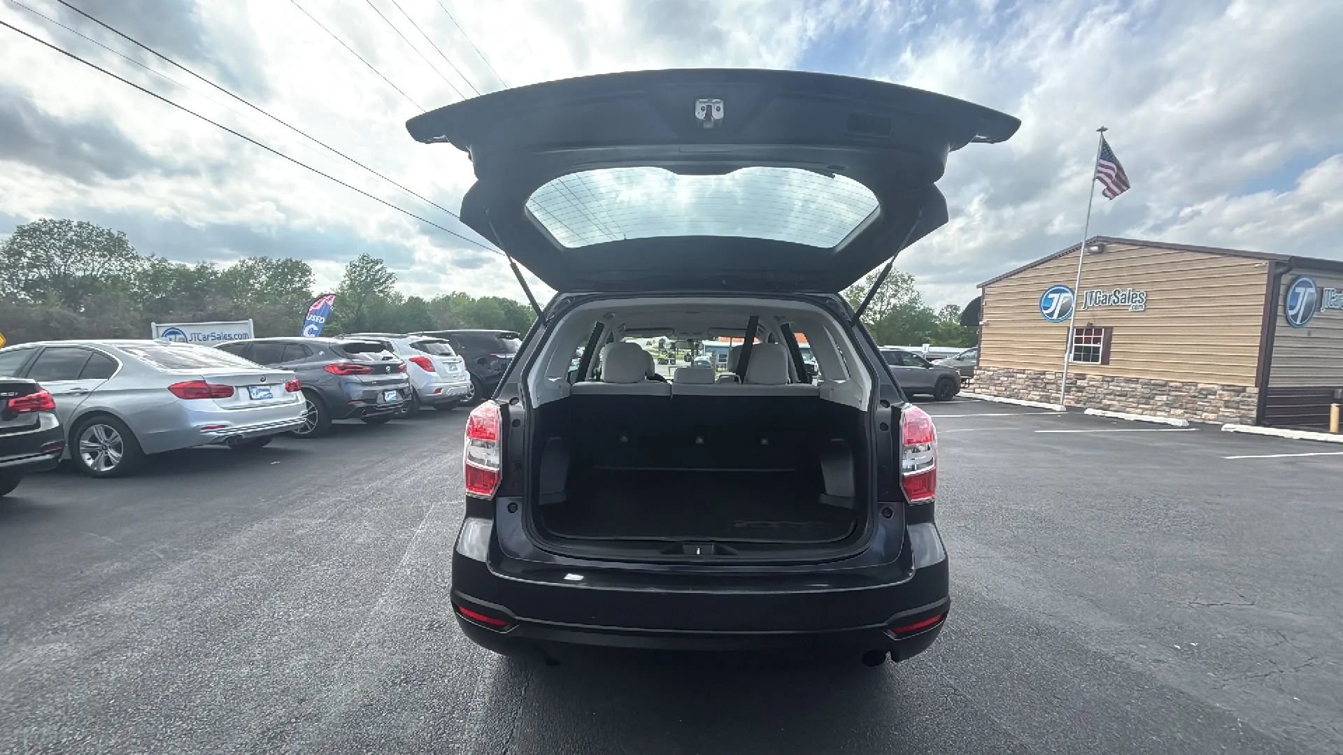 Used 2015 Subaru Forester 2.5i w/ Alloy Wheel Package image 14