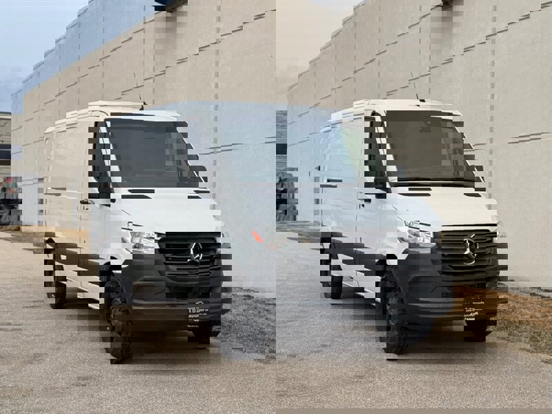 Used 2021 Mercedes-Benz Sprinter 2500 image 4