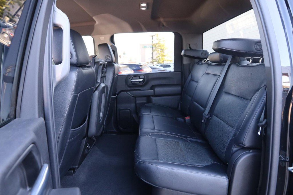 Used 2021 Chevrolet Silverado 2500 Custom w/ Custom Value Package image 8