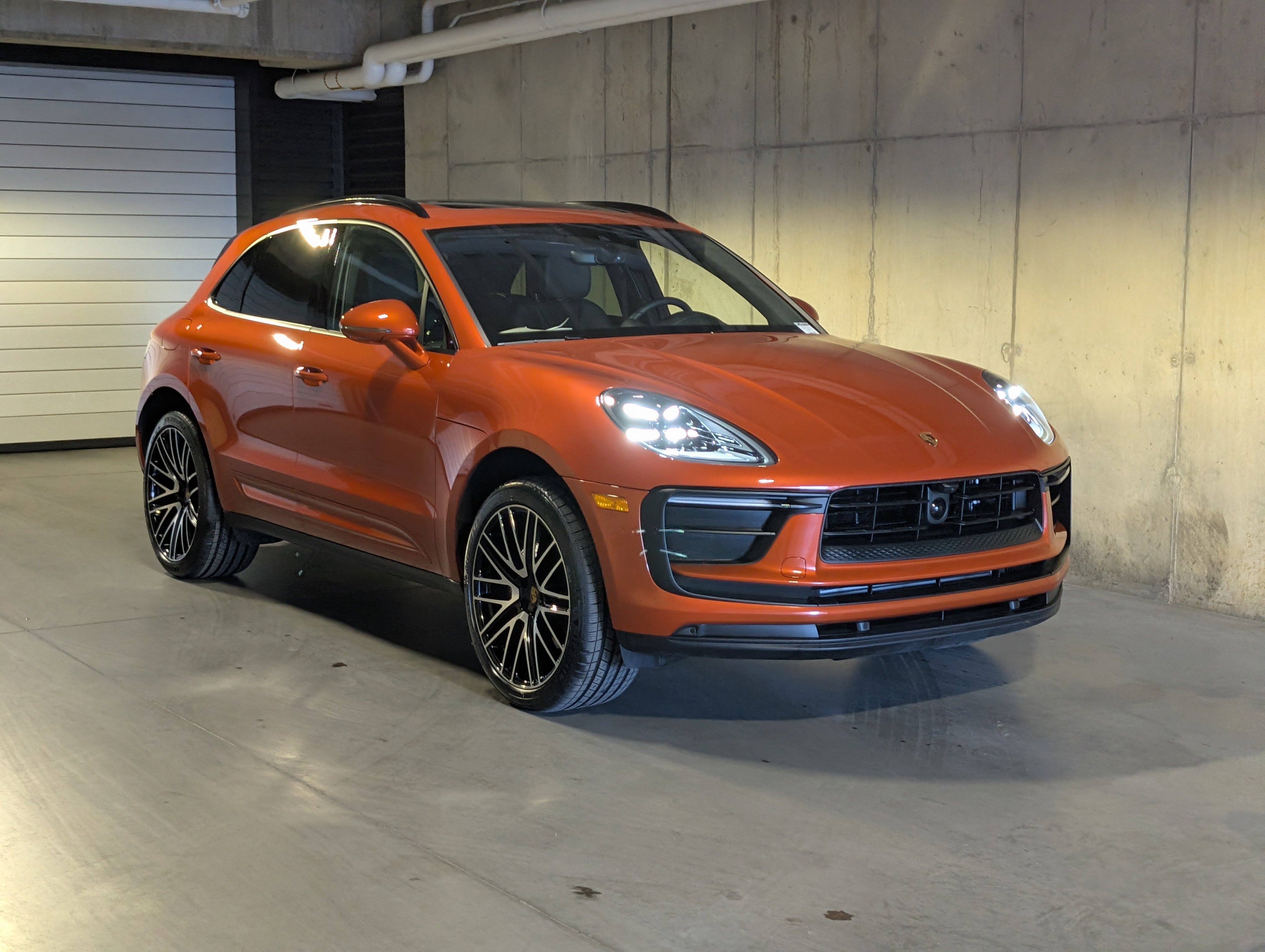 Certified 2025 Porsche Macan image 9