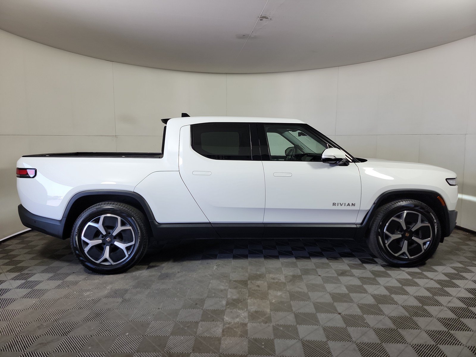 Used 2024 Rivian R1T Adventure AWD/4WD image 6