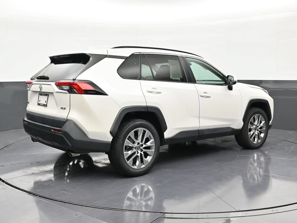 Used 2022 Toyota RAV4 XLE Premium FWD image 5