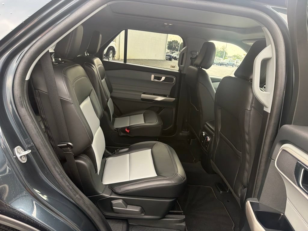 Used 2023 Ford Explorer XLT w/ Equipment Group 202A AWD/4WD image 48
