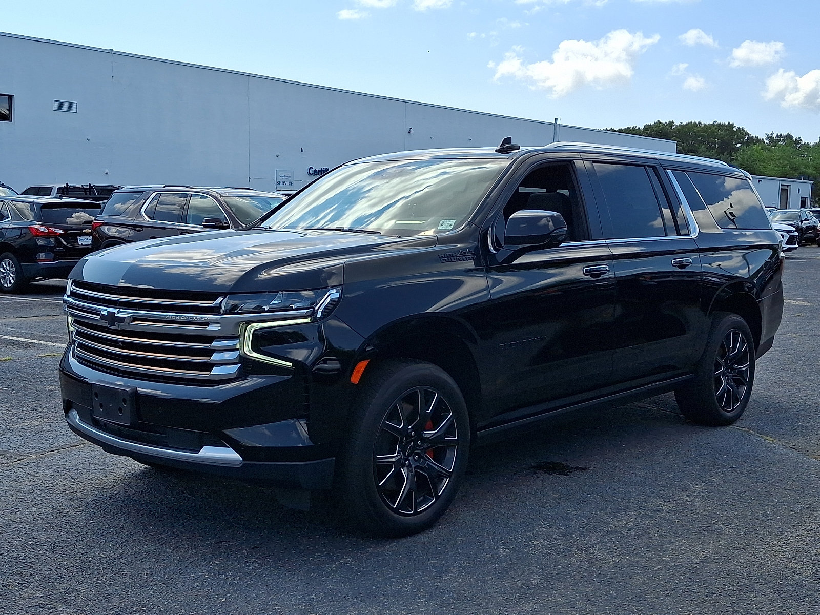 Used 2023 Chevrolet Suburban High Country AWD/4WD image 3