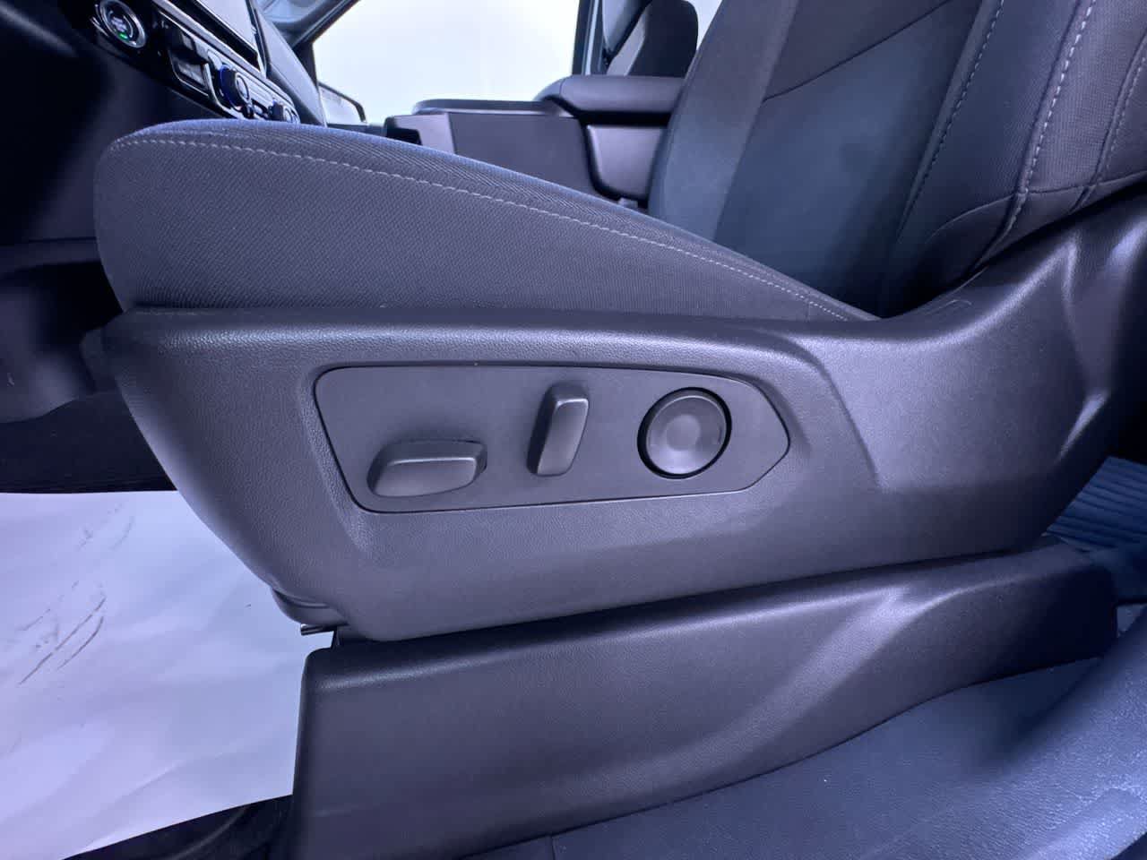 Used 2025 Chevrolet Silverado 1500 LT AWD/4WD image 13