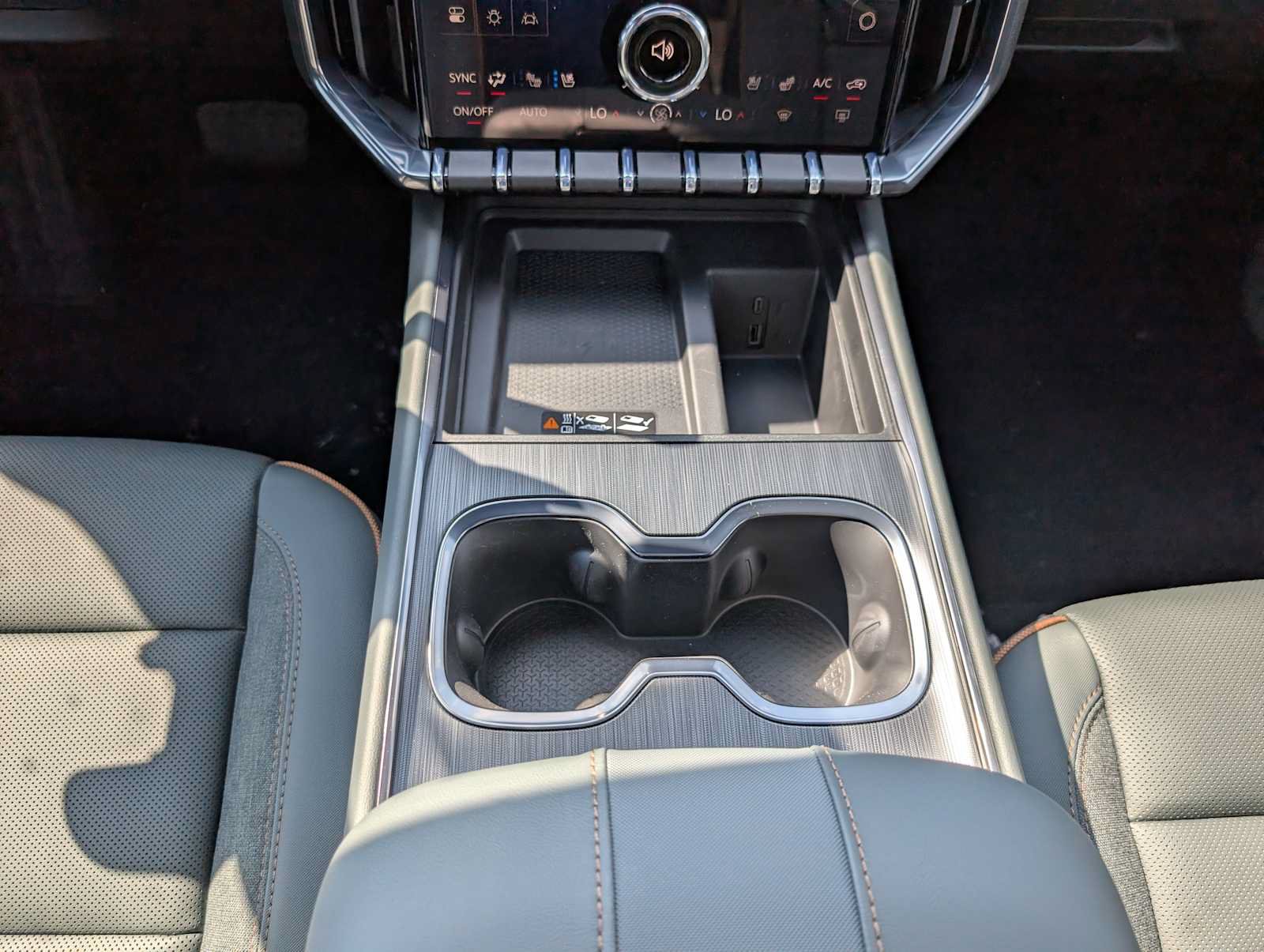 New 2026 GMC Acadia AT4 w/ Luxury Package AWD/4WD image 13
