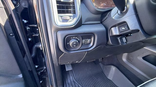 New 2026 RAM 3500 Laramie AWD/4WD image 31
