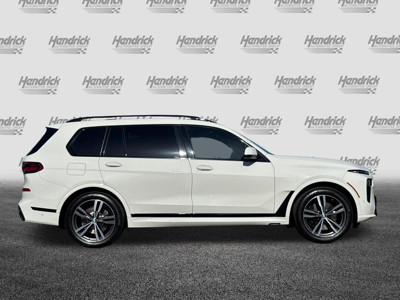 Used 2024 BMW X7 xDrive40i w/ Executive Package AWD/4WD image 3