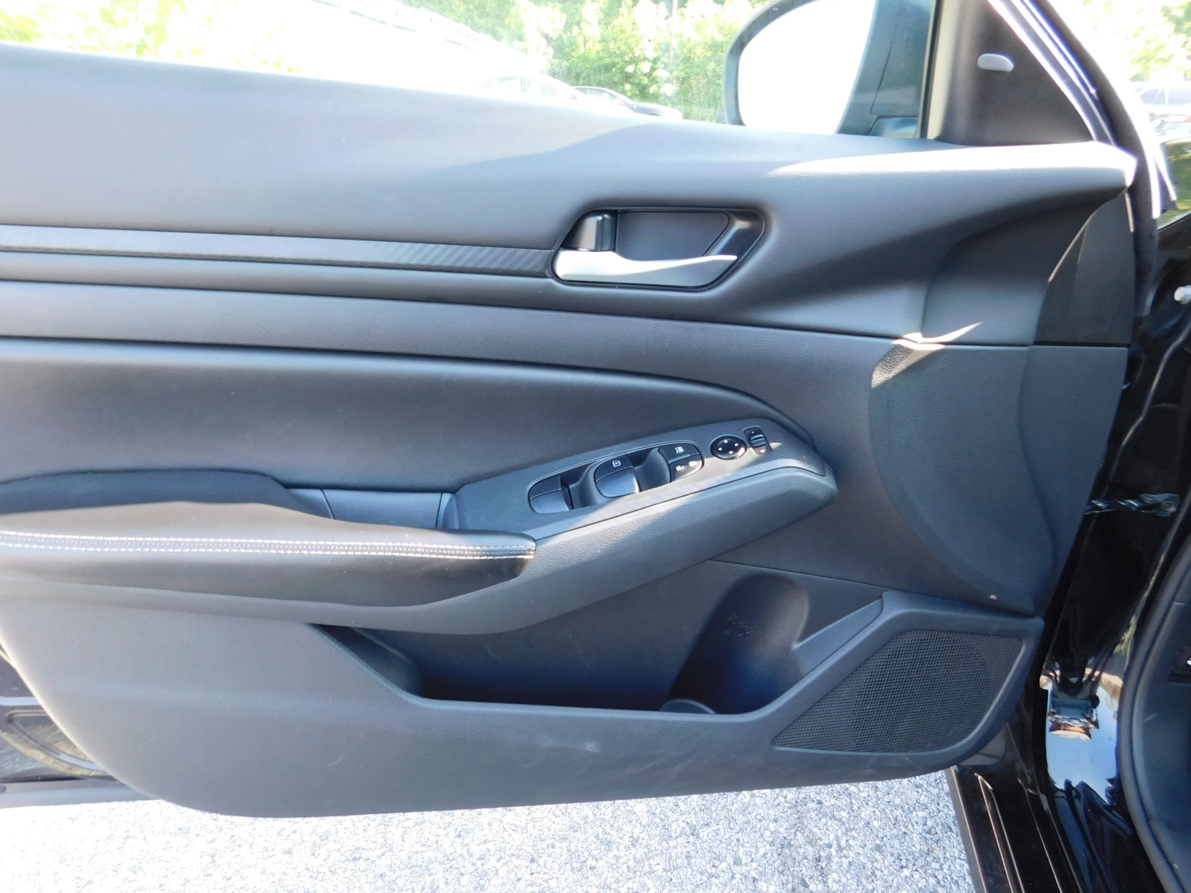 Used 2024 Nissan Altima 2.5 SV FWD image 11