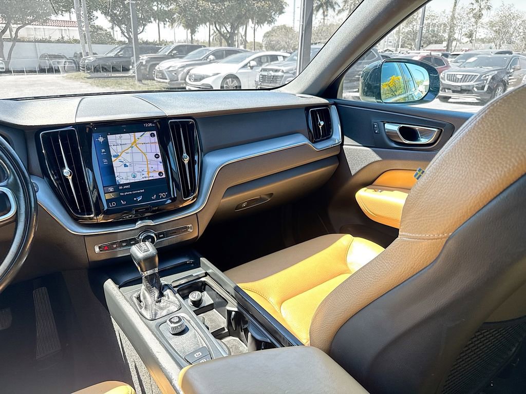 Used 2018 Volvo XC60 T6 Momentum w/ Vision Package AWD/4WD image 25