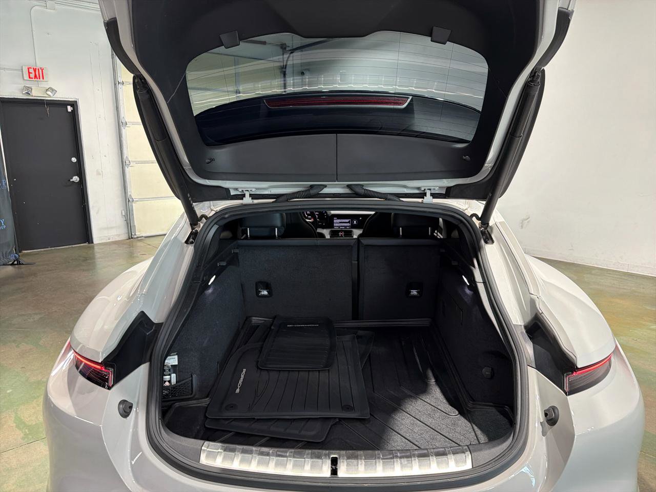 Used 2023 Porsche Taycan 4S w/ Premium Package image 23