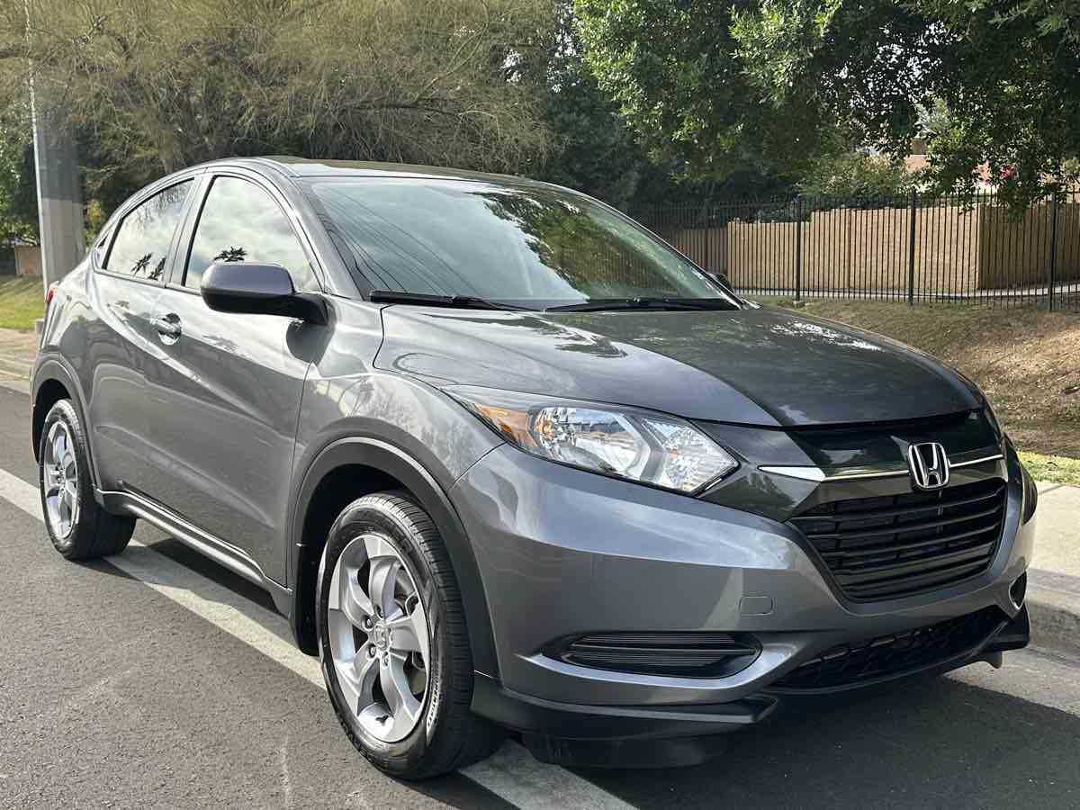Used 2017 Honda HR-V LX image 2
