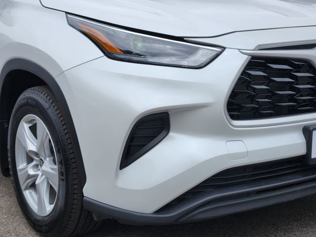 Used 2023 Toyota Highlander L FWD image 7