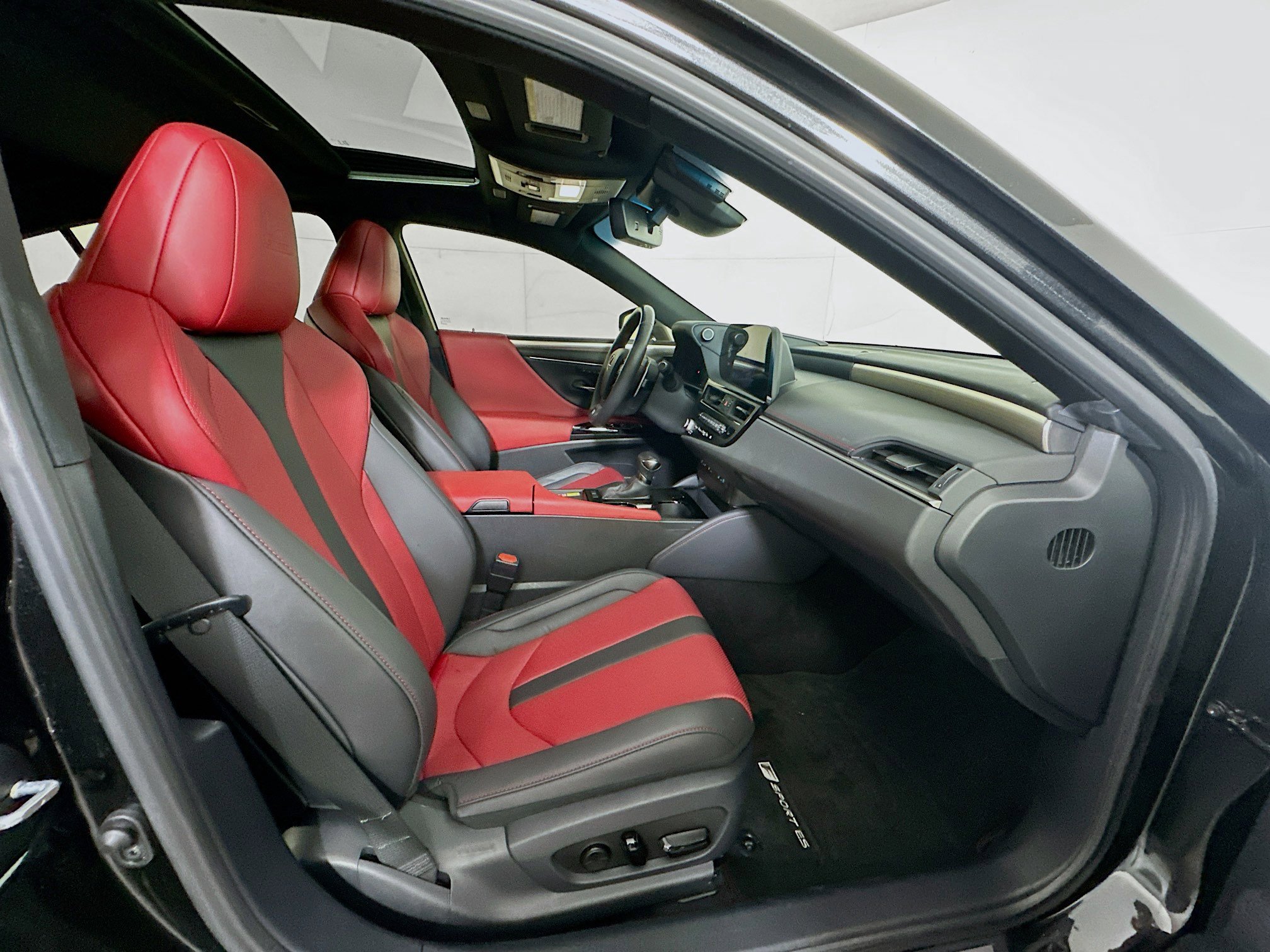 Used 2024 Lexus ES 350 F Sport w/ Accessory Package (Z2) image 32