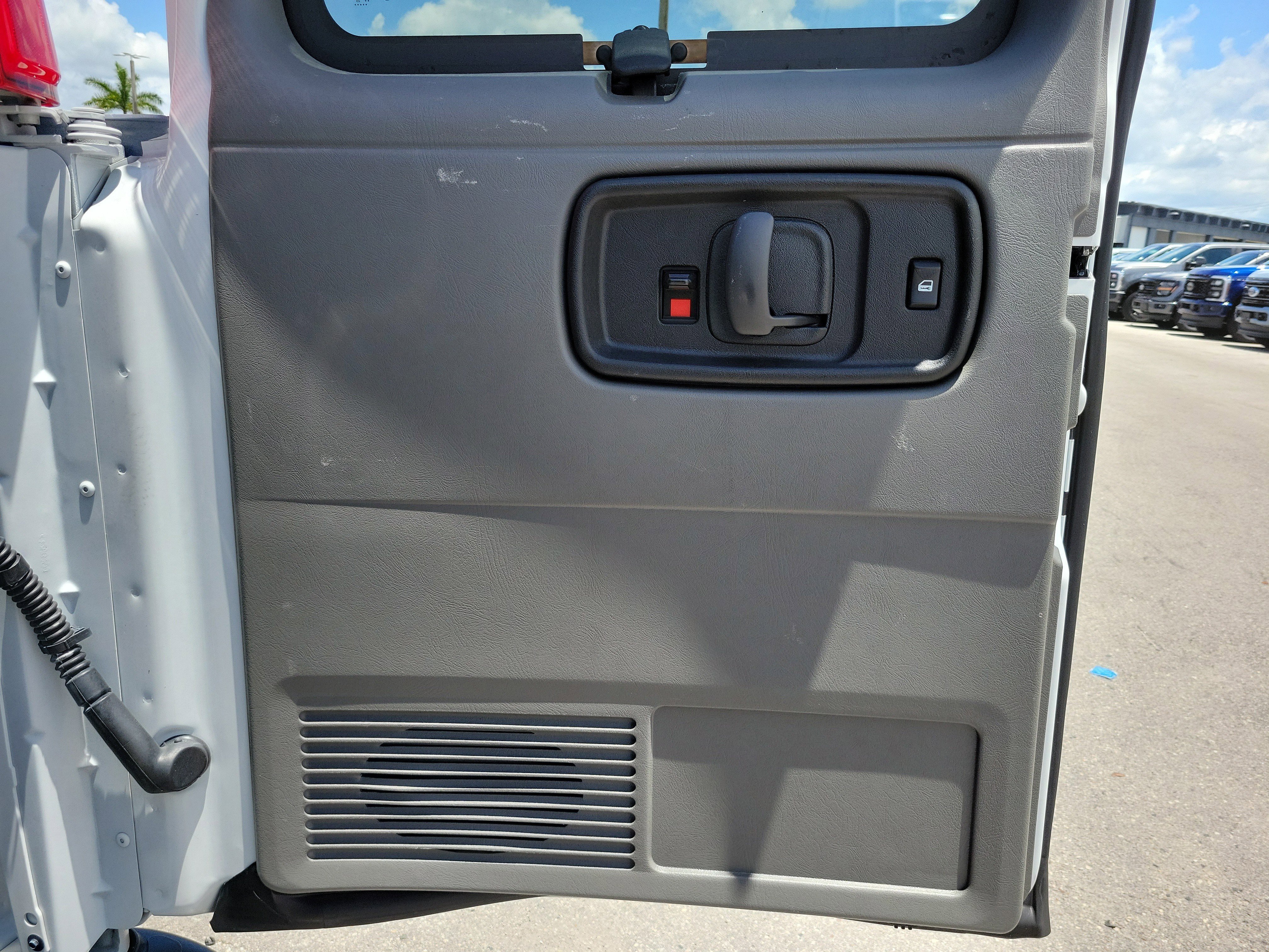 Used 2025 Chevrolet Express 3500 LT w/ LT Preferred Equipment Group RWD image 14