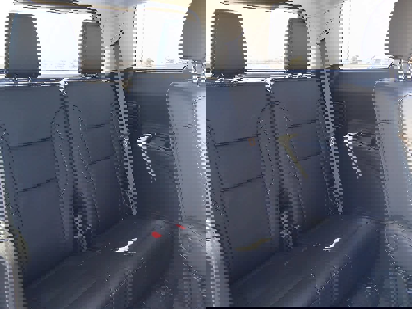 Used 2023 GMC Acadia SLT w/ Preferred Package image 46