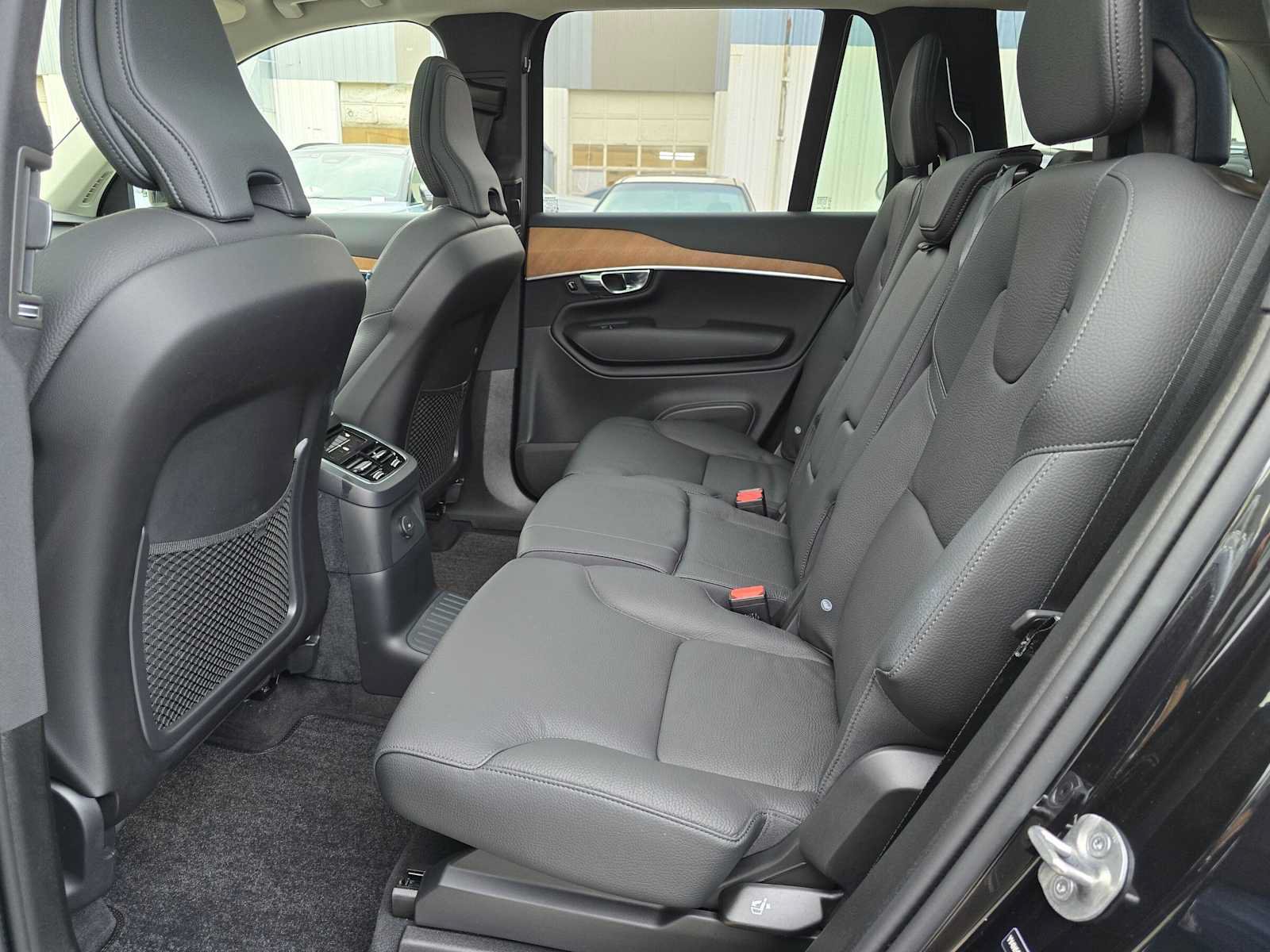 Certified 2025 Volvo XC90 T8 Plus w/ Protection Package Premier AWD/4WD image 16