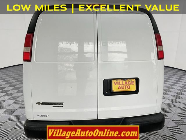 Used 2014 Chevrolet Express 2500 image 3